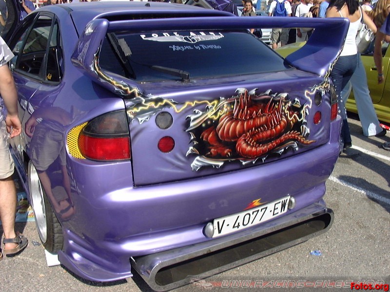 3Renault-Laguna-Mega-Tuned-1-3rd-Maxi-Tuning-Show-Montmelo-2001